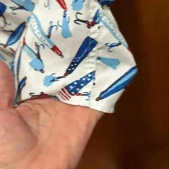 Reel legends, fishing shirt, size large - Picture 4 of 7